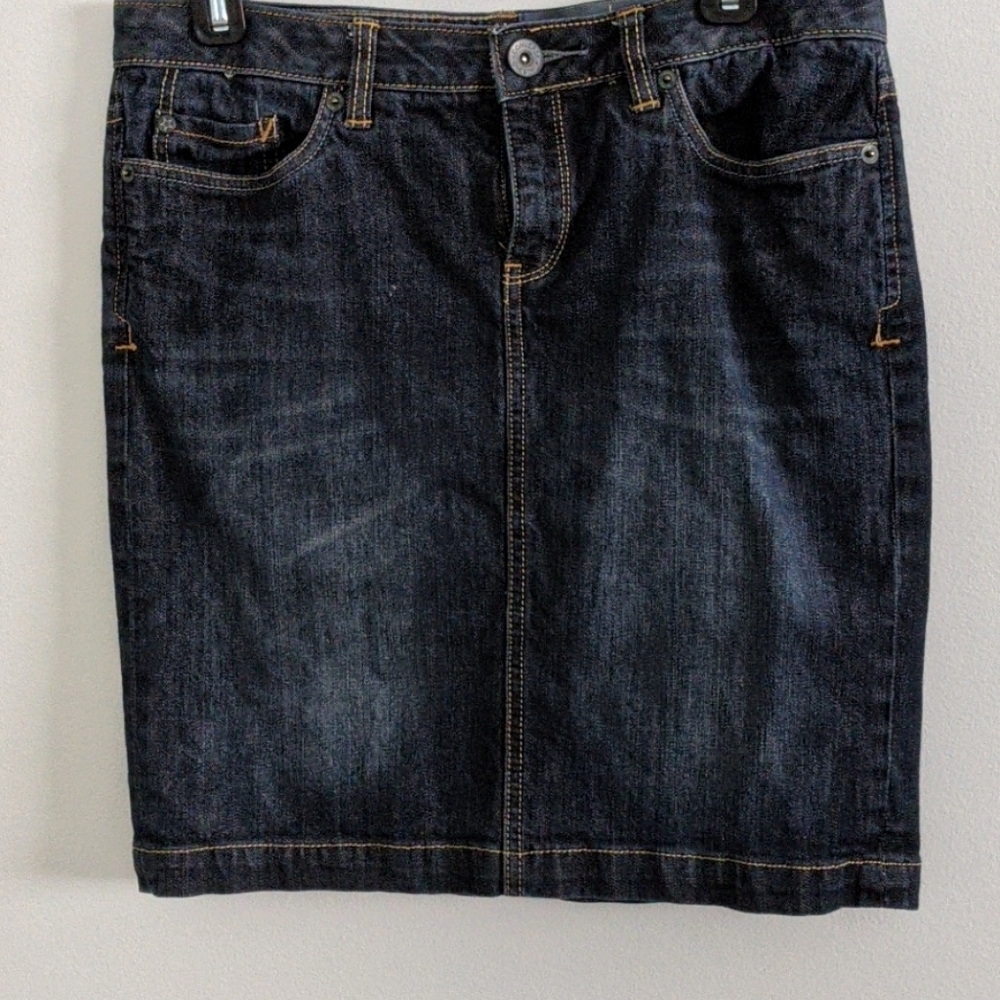 Converse dark jean skirt size 8